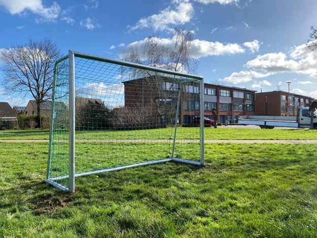 Afbeelding van Stalen voetbaldoel 3x2m met draadkam voor netbevestiging